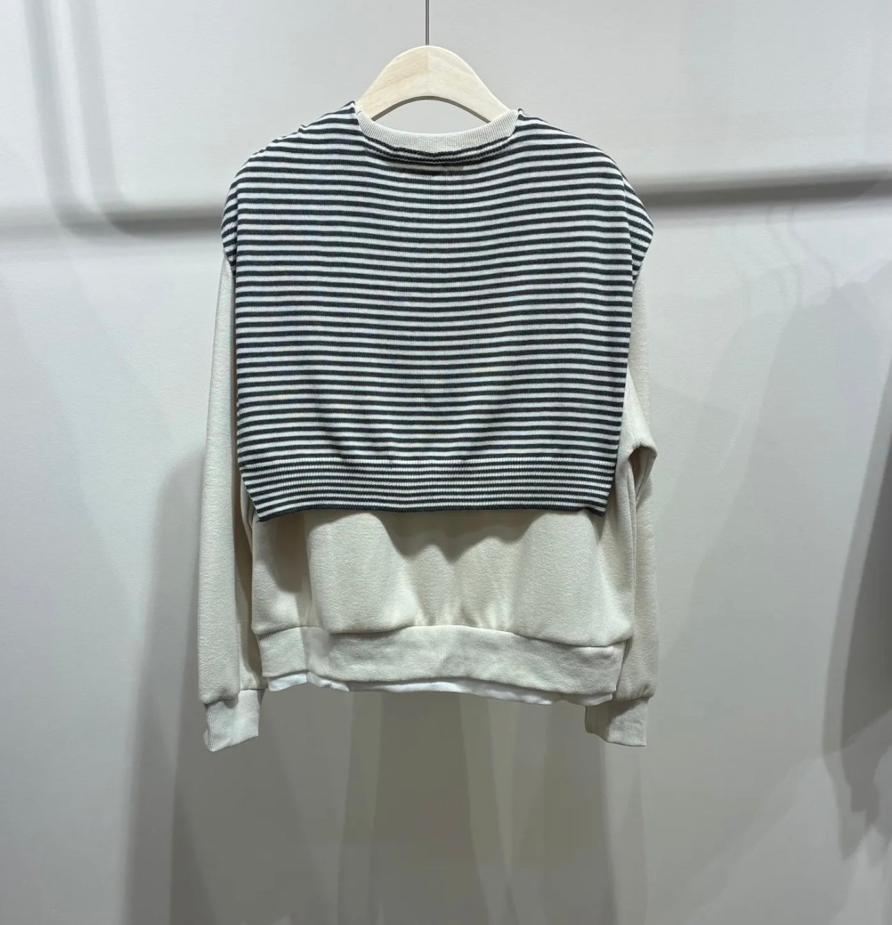 Sweat-shirt "Soft Cream" & Écharpe Rayée